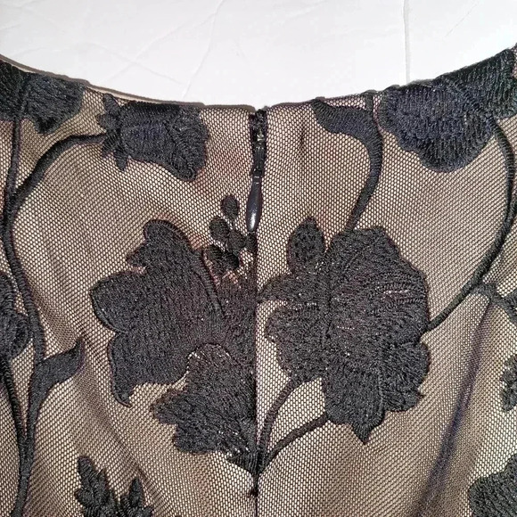 DONNA KARAN Floral Embroidered sleeveless dress. Size 4 - Picture 6 of 10